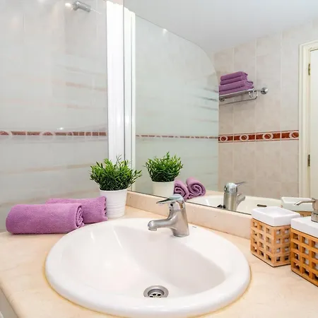 Angel Wings Ocean View 公寓 阿德耶